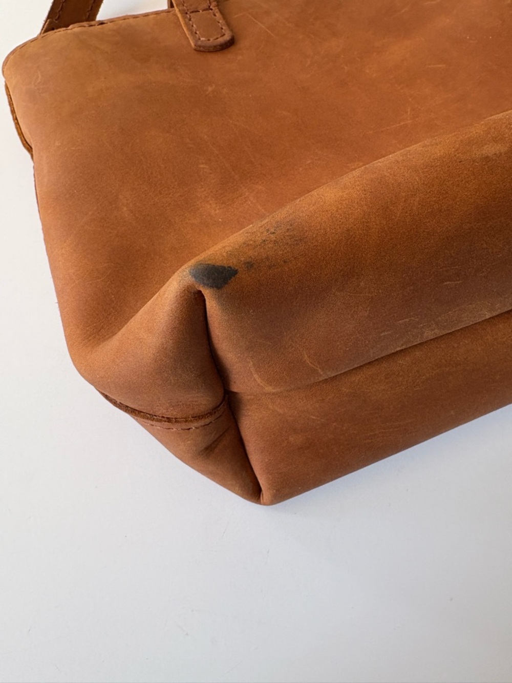 Portland Leather || Crossbody Tote with Zipper‎ in Honey Tan - Picture 4 of 10